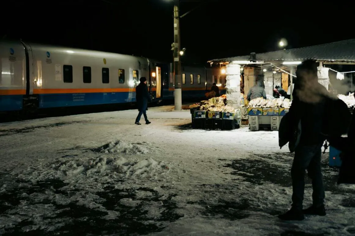 night market by public transportation