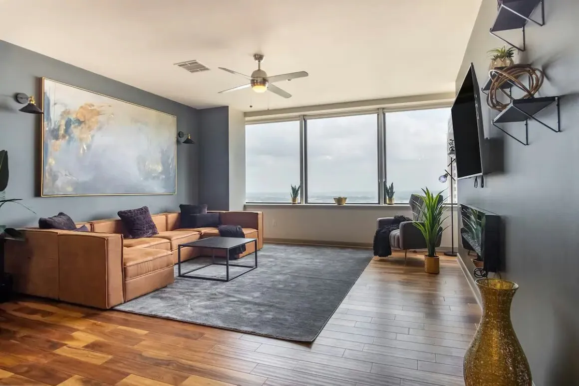 High Rise with Views and SkyPool, Dallas