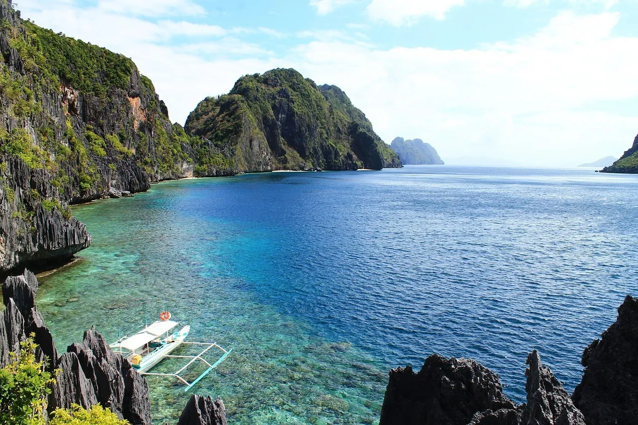 view of a light and dark blue mixed bay seen while backpacking el nido philippines
