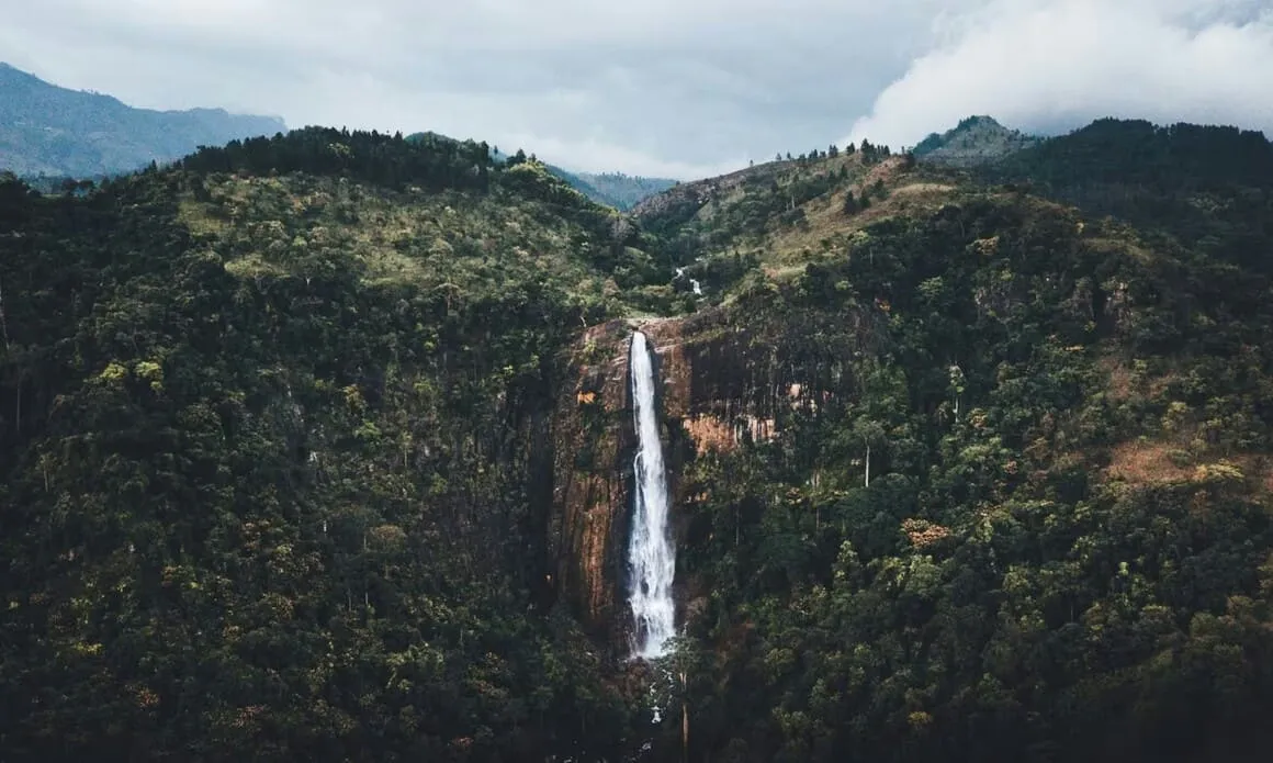 diyaluma falls ella sri lanka