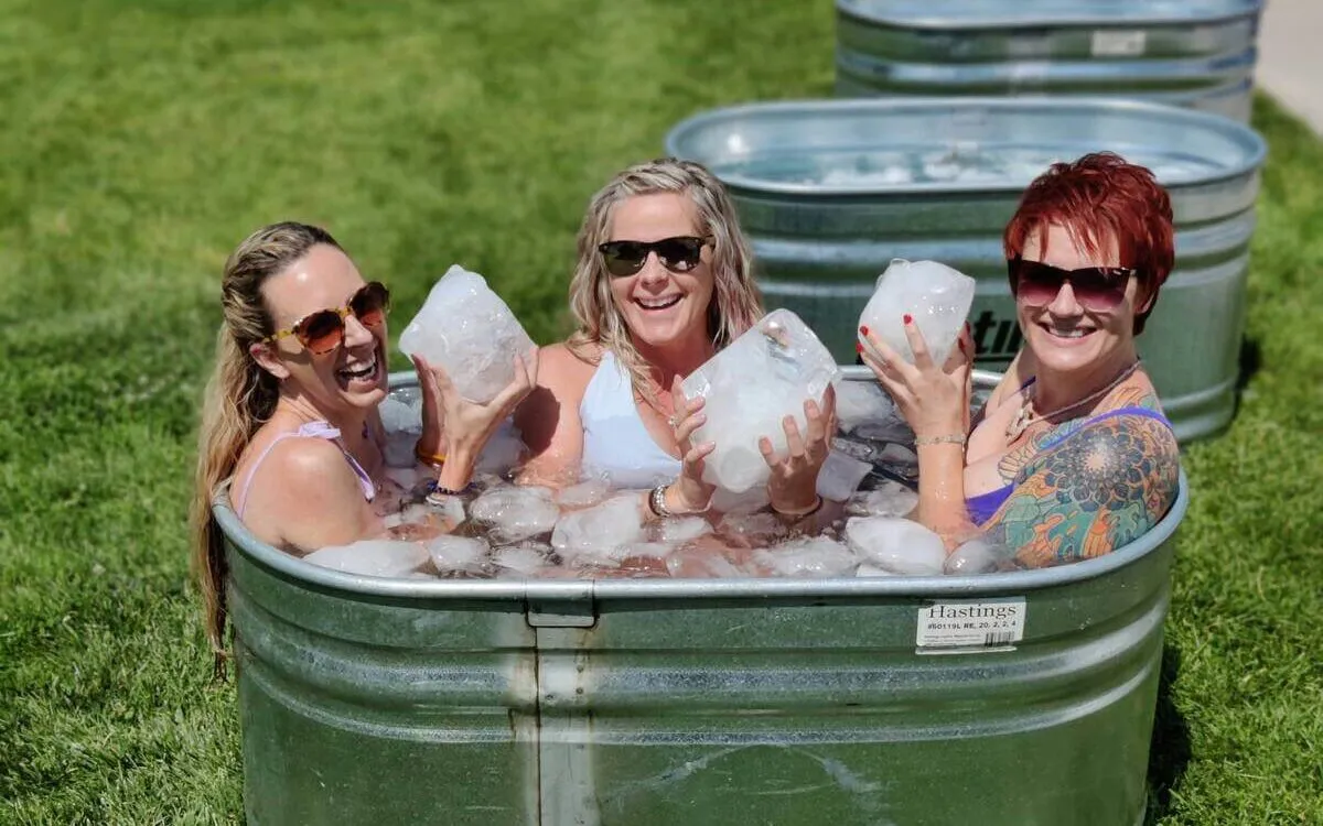 These people look pretty happy right?!?