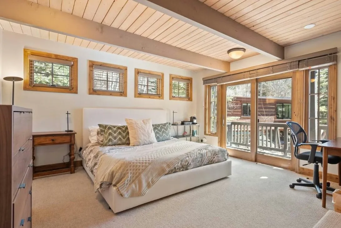 This private guest suite is the perfect place to stay in Aspen without breaking the bank. I loved the hot tub, chilling on the decks, and just enjoying the heck out of the garden. Though it’s attached to a private home, you’ll have your own entrance and coffee and snacks are provided!