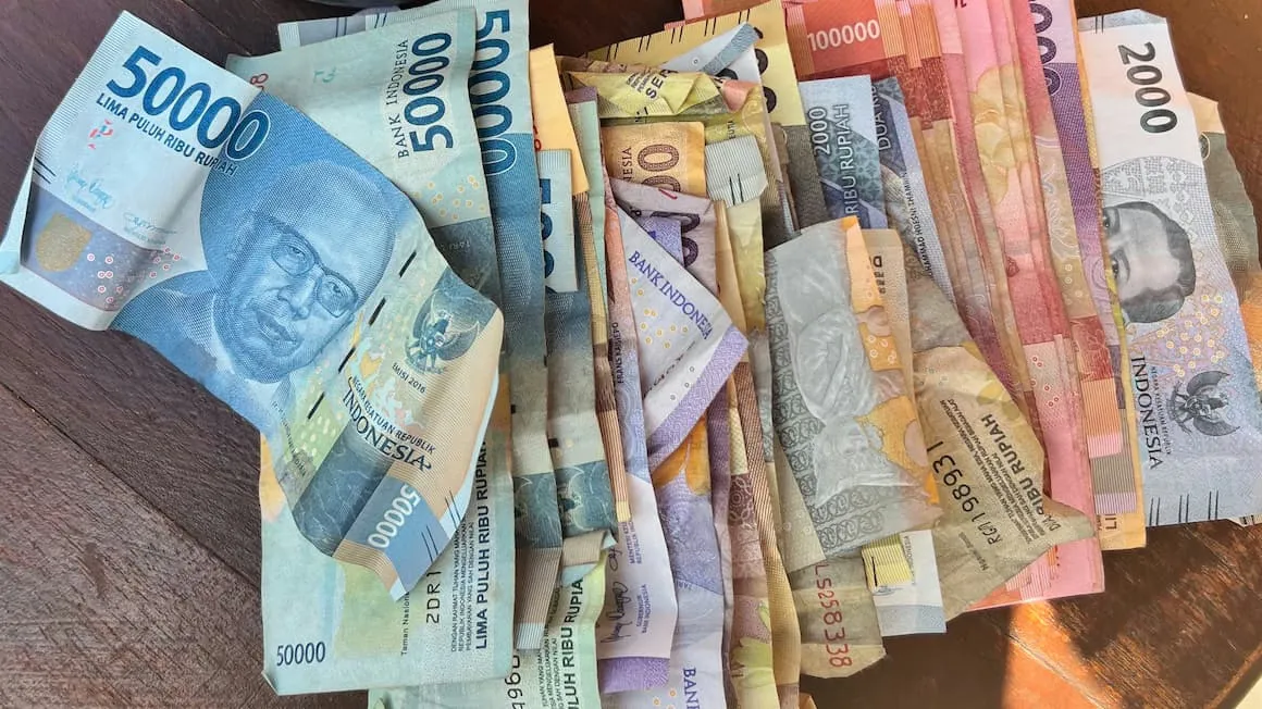 Een grote hoeveelheid Indonesische Rupiah in Bali.